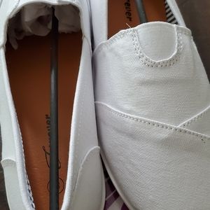 Womens white casual slip ons sz.8.5